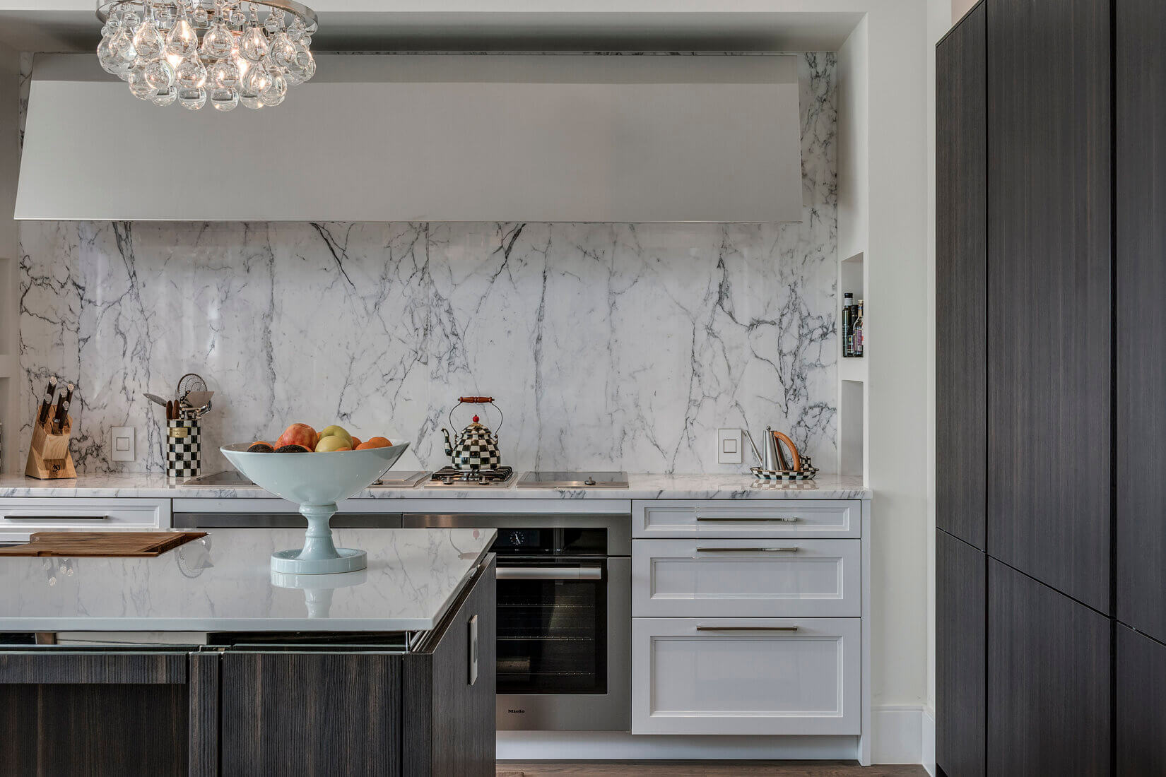 Elegant kitchen with white marble backsplash